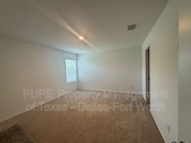 Building Photo - 2929 Dora Dr