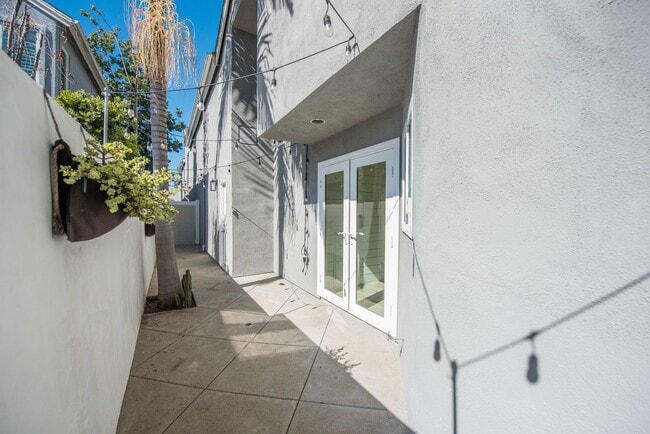 Building Photo - Eastside Costa Mesa Gem