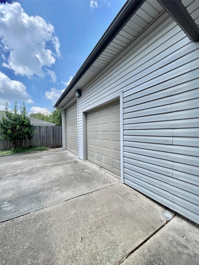 Building Photo - 5638 Grape St