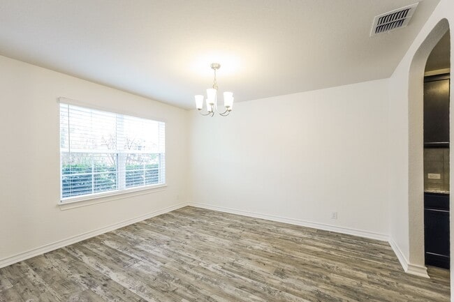 Building Photo - 5 bedroom first time rental! $300 off of the first full month for applications submitted by Febru...