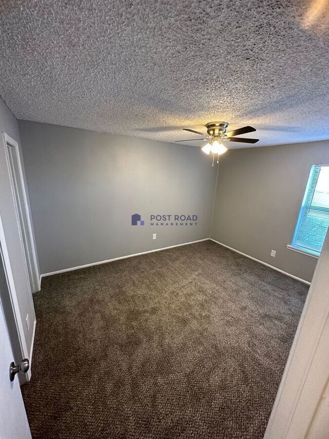 Building Photo - 501 W 27th St S