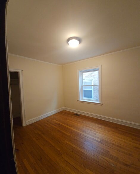 Building Photo - 5525 W Dakin St