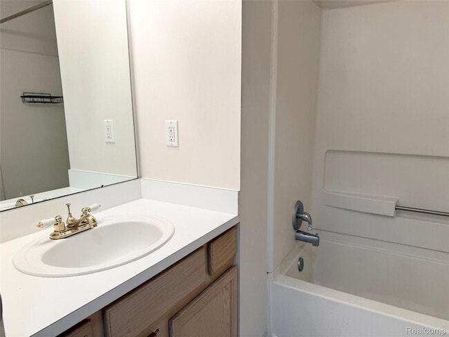 Building Photo - 29419 Glen Oaks Blvd E