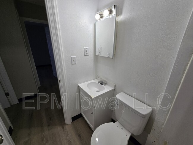 Building Photo - 1125 N Barclay St