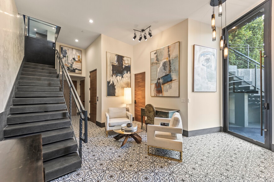 Building Photo - 3712 Broadlawn Dr