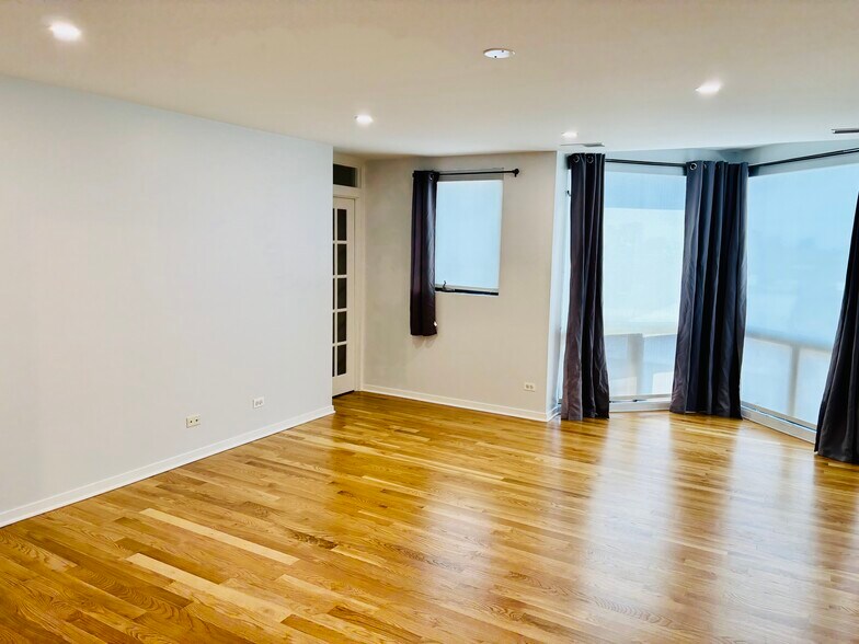 Building Photo - 222 S Racine Ave