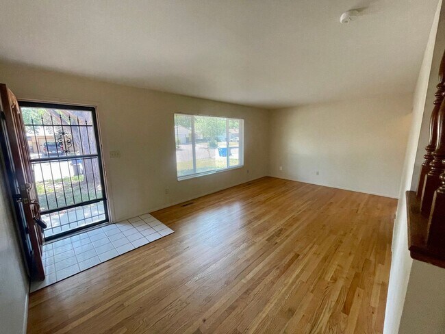 Building Photo - Charming 3 Bed, 2 Bath Home Near CSU & Old Town Fort Collins!