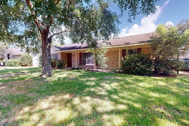 Building Photo - 5850 Braesheather Dr