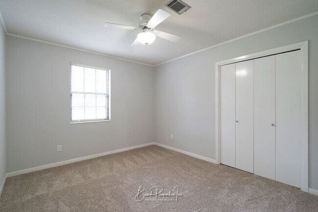 Building Photo - 6395 Duquesne Dr