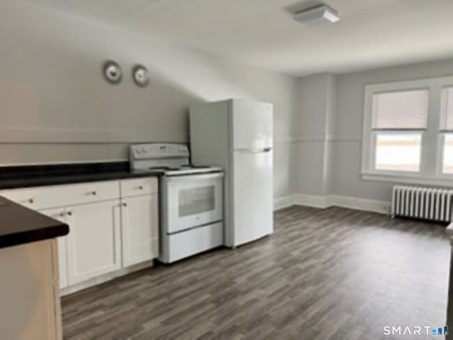 Building Photo - 252 Main St