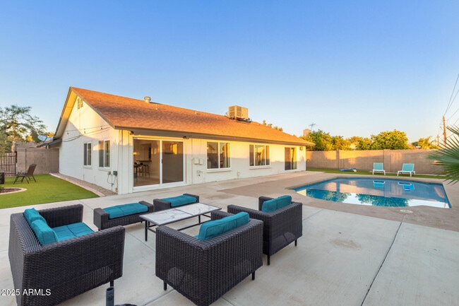 Building Photo - 5253 E Beck Ln