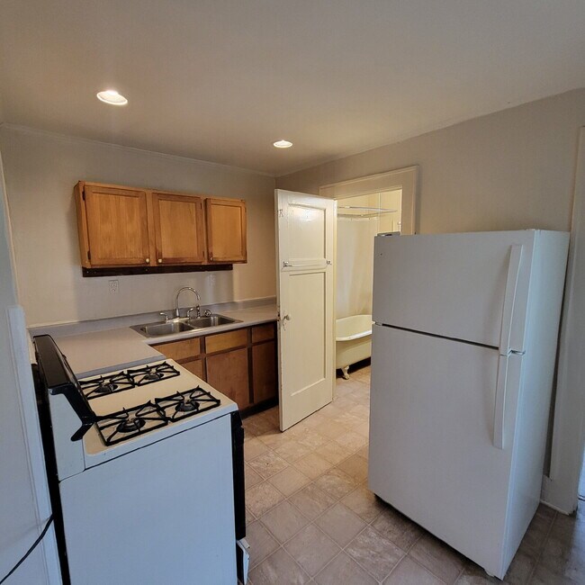 Building Photo - 2 Bedroom Duplex