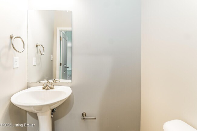 Building Photo - 9137 River Trail Dr