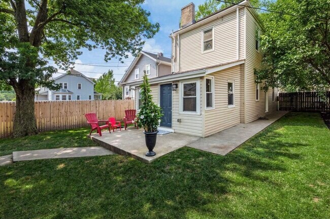 Building Photo - 383 Hanford St