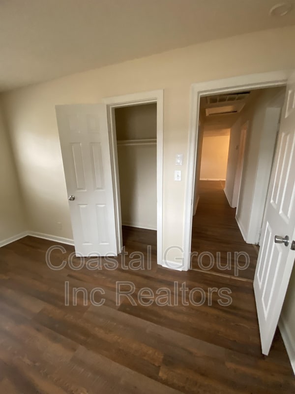 Building Photo - 9535 19th Bay St
