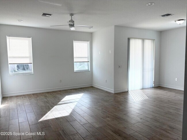 Building Photo - 1455 Isabella Dr