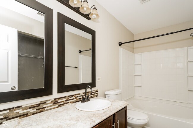 Building Photo - 622 Greenway St