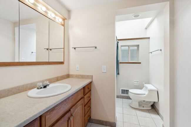 Building Photo - Beautifully Updated Spokane Valley Home with a Mother in Law Suite