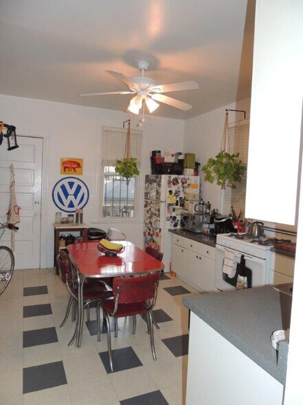Kitchen - 2106 W Fletcher St