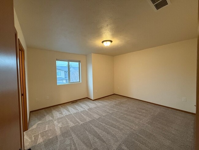 Building Photo - 612 S Chronicle Rd