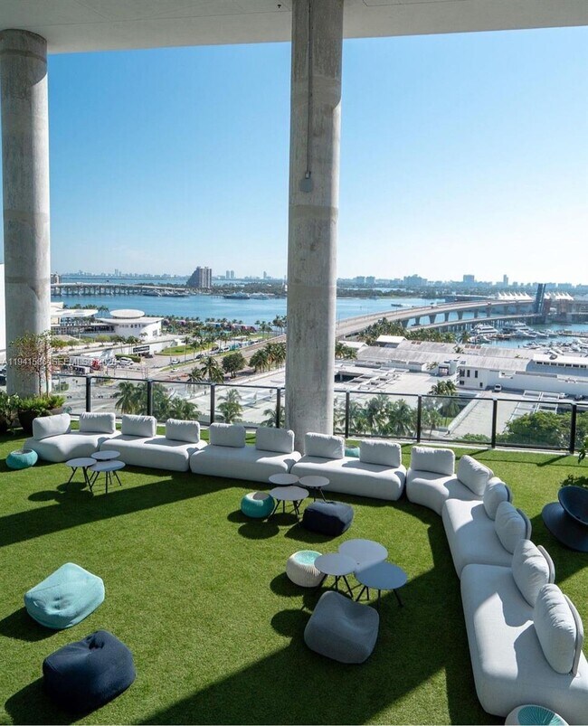 Building Photo - 398 NE 5th St