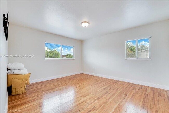 Building Photo - 9975 SW 85th St