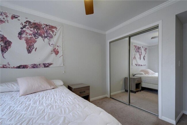 Building Photo - Centennial West Campus - Prime Time - 3BD/ 2BA - 1200 Sq ft - 1 Block to UT Campus - 2 Covered Pa...