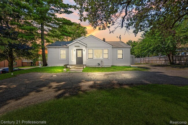 Building Photo - 3621 Livernois Rd