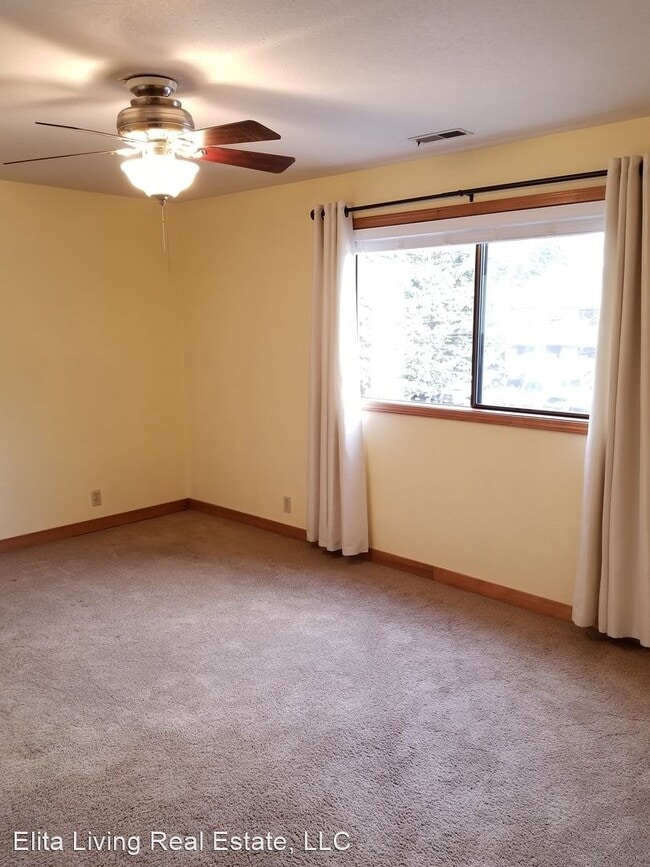 Building Photo - 2 br, 2 bath House - 4709 Phinney Ave N