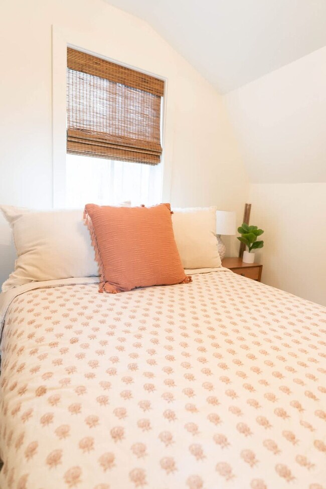 Building Photo - 8442 E McNelly Rd