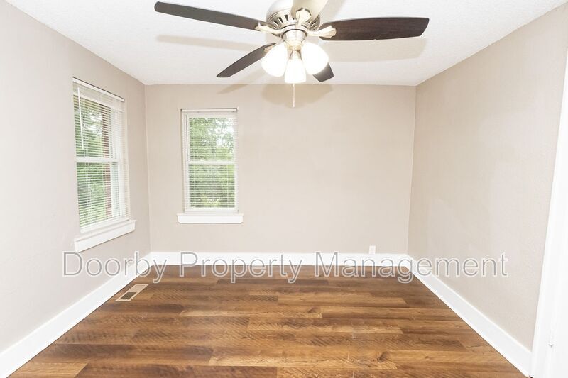 Building Photo - 403 Warren St