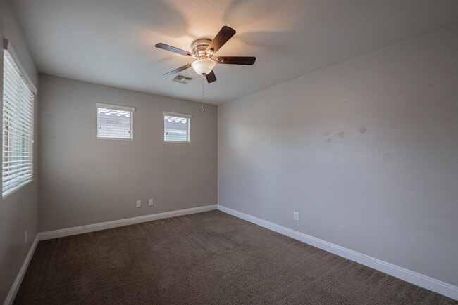 Building Photo - 3314 E Sheffield Rd