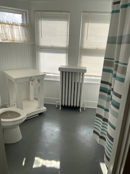 Building Photo - 329 Elmwood Ave