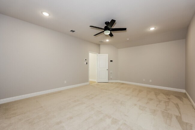 Building Photo - 8016 Sunflower Ln