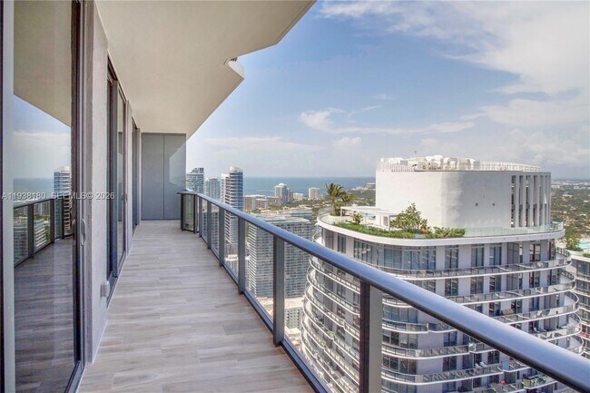 Building Photo - 801 S Miami Ave