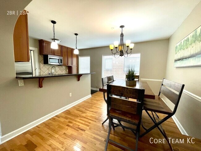 Building Photo - 1107 W 45th St