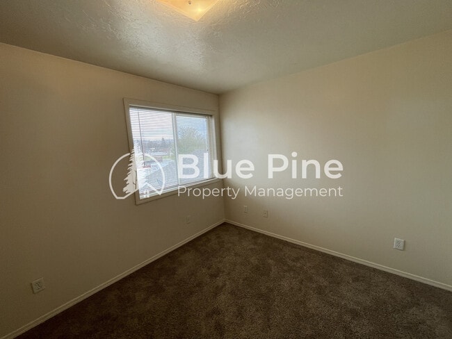 Building Photo - 345 S Byron Ave