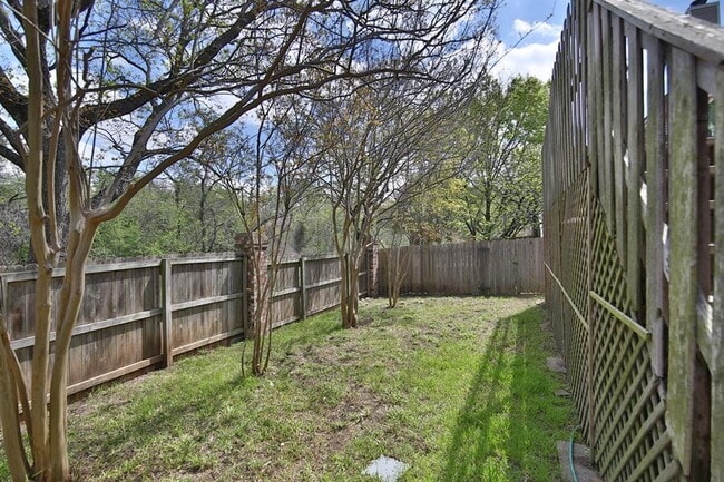 Building Photo - 3880 Williamsburg Cir