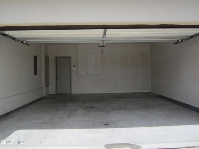 Building Photo - 323 Malta St