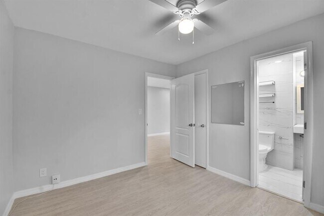 Building Photo - 6101 NW 9th Ct