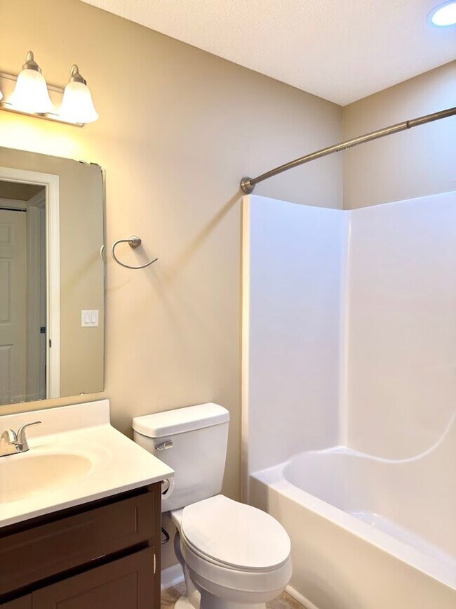 Building Photo - 159 Green Acres Dr