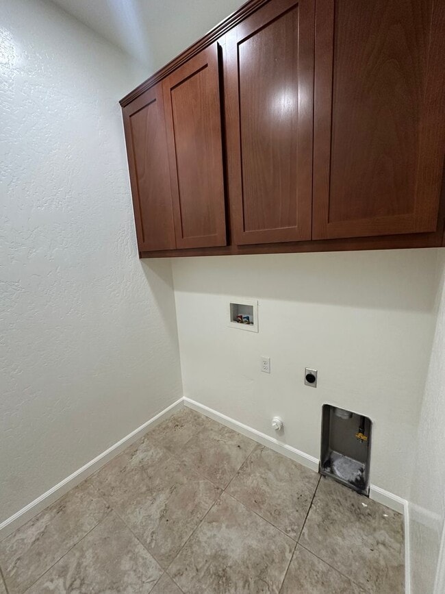 Building Photo - NW Visalia Home Coming Soon!