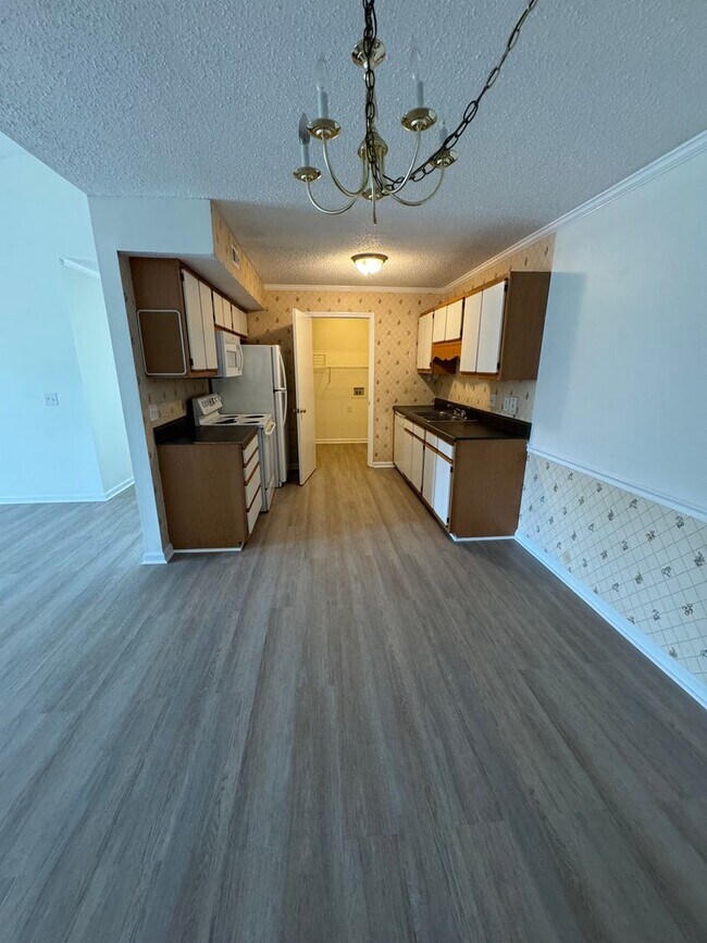 Building Photo - !!!! Promotion March 25th - 31st  200.00 off  First months (April) Rent Only!!!