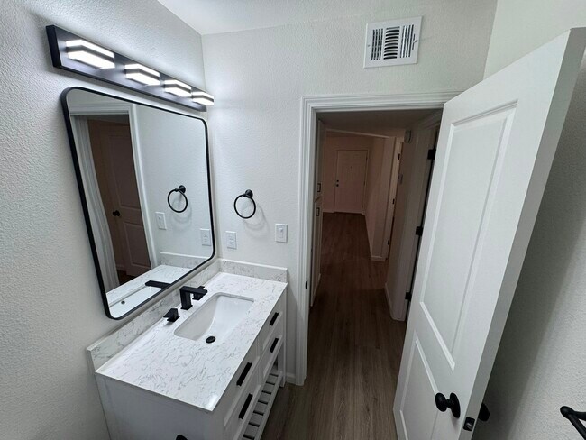 Building Photo - 2118 N Glenn Ave