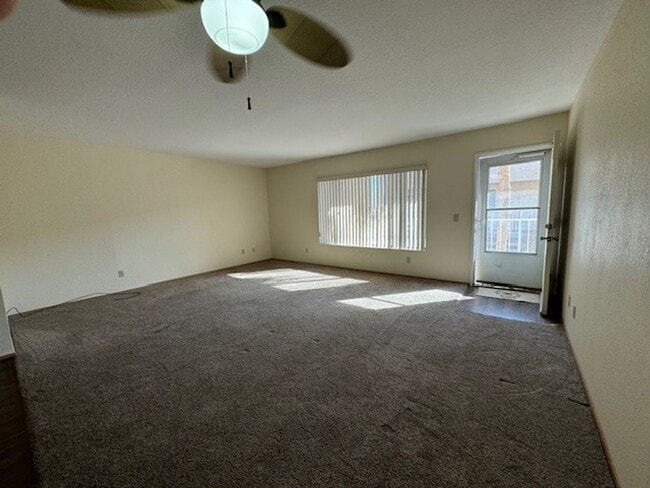 Building Photo - 1 BR 2Ba Condo across Colorado River, pool,spa,gated entry-All Appliances included