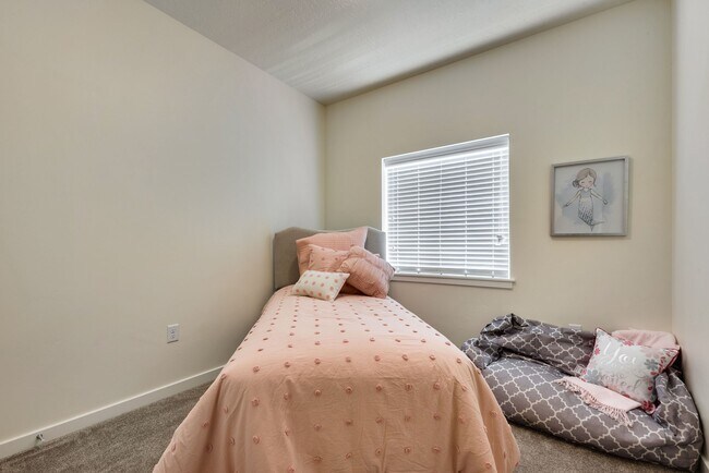 Building Photo - 1017 S Elder St