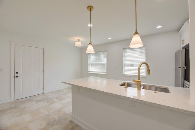 Building Photo - 372 Piedmont H