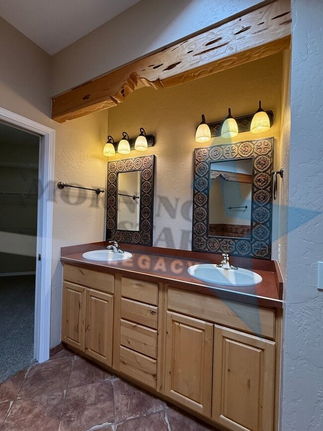 Building Photo - 4-Bedroom Home - New Carpet & Fresh Paint!