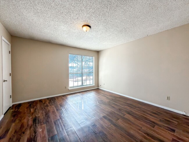 Building Photo - 8510 Harvard Dr