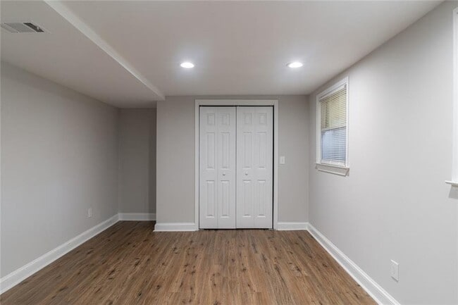 Building Photo - 3599 Lower Roswell Rd